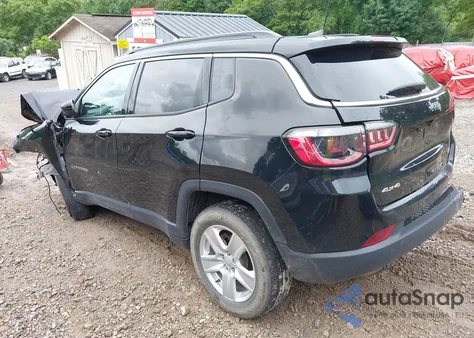 2022 Jeep Compass Latitude 4X4 из США, поврежденный, VIN 3C4NJDBB7NT152568